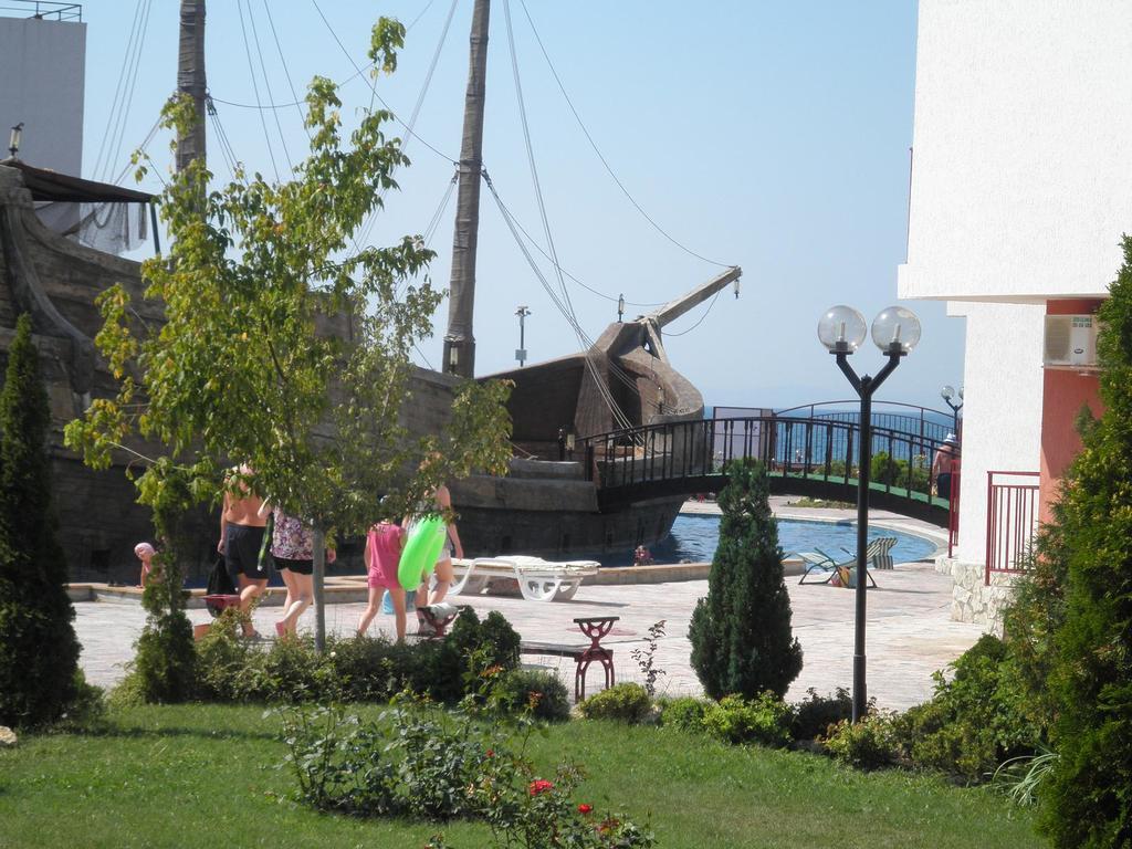 Private Apartments In Privilige Fort Beach Elenite Exterior foto