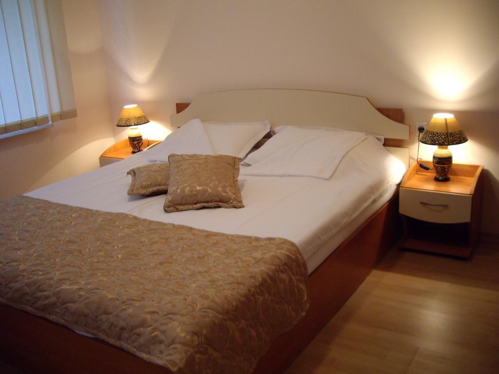 Private Apartments In Privilige Fort Beach Elenite Exterior foto